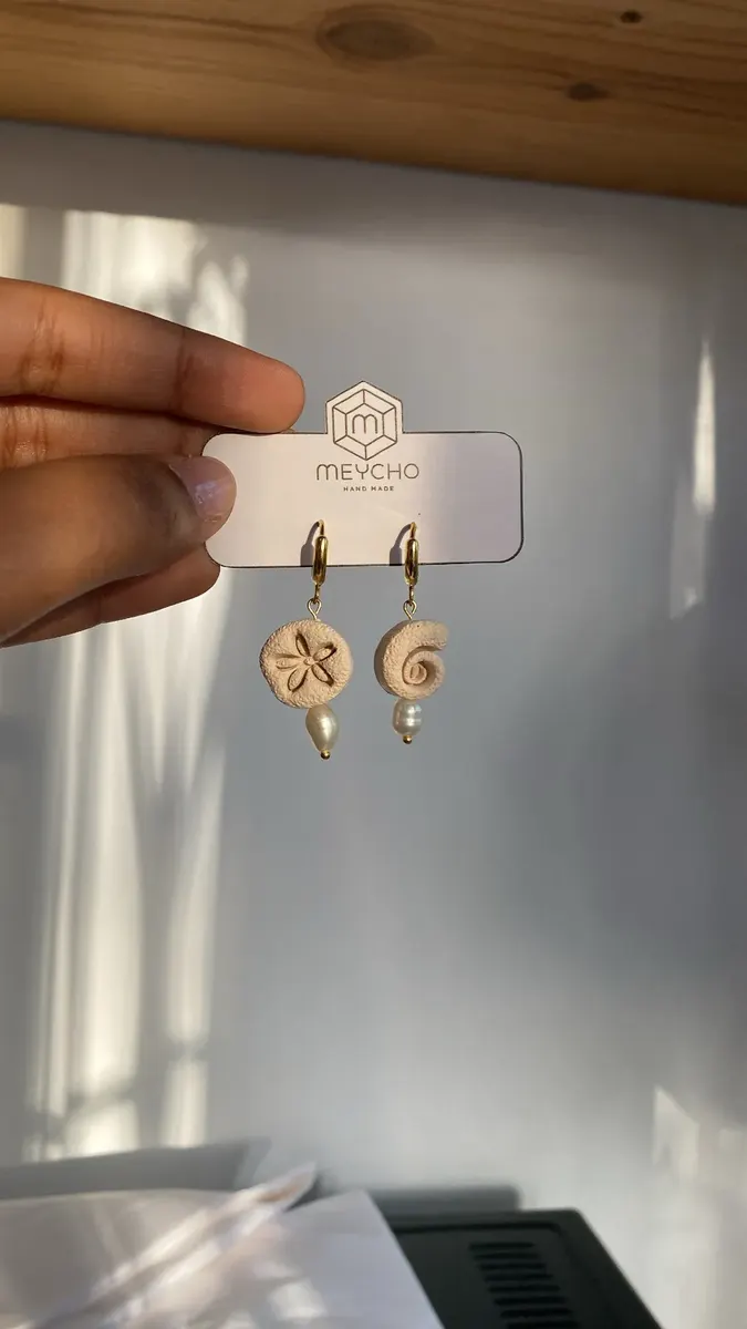 Aretes Desigual: argollas con caracol y estrella de mar